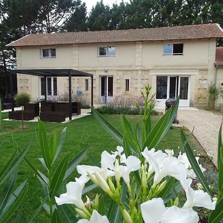 Villa Entiere Du Chateau Lacroix De Civrac 3 Ch, 3 Sdb, Piscine Xxl,Sauna, 4 Etoiles,7 Pers Exterior foto