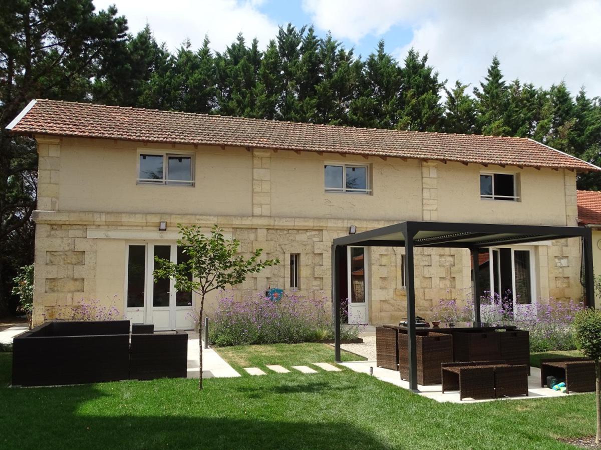 Villa Entiere Du Chateau Lacroix De Civrac 3 Ch, 3 Sdb, Piscine Xxl,Sauna, 4 Etoiles,7 Pers Exterior foto