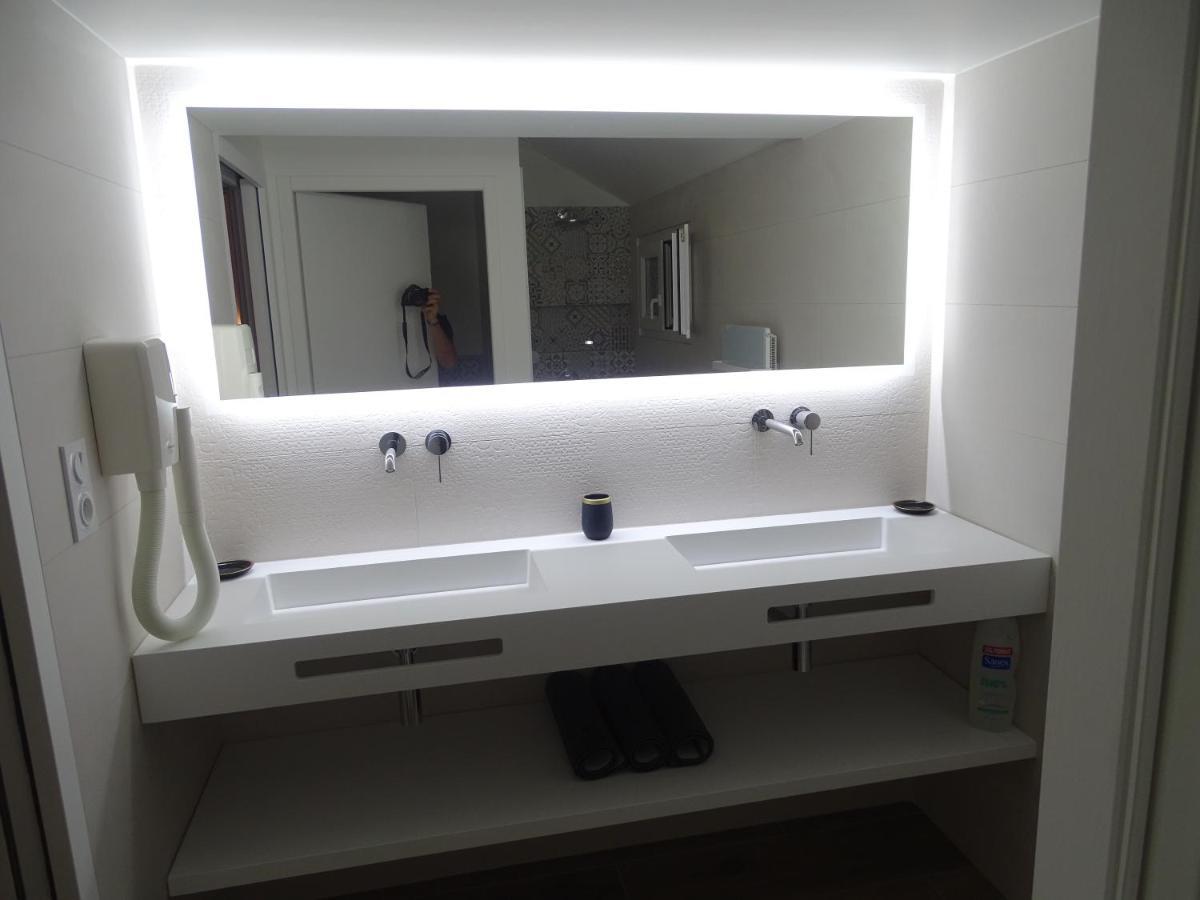 Villa Entiere Du Chateau Lacroix De Civrac 3 Ch, 3 Sdb, Piscine Xxl,Sauna, 4 Etoiles,7 Pers Exterior foto