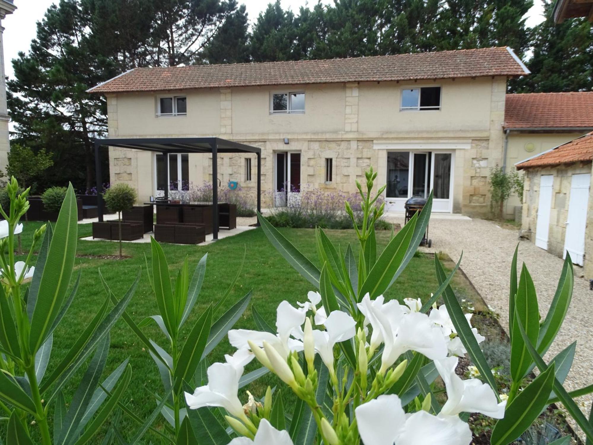 Villa Entiere Du Chateau Lacroix De Civrac 3 Ch, 3 Sdb, Piscine Xxl,Sauna, 4 Etoiles,7 Pers Exterior foto